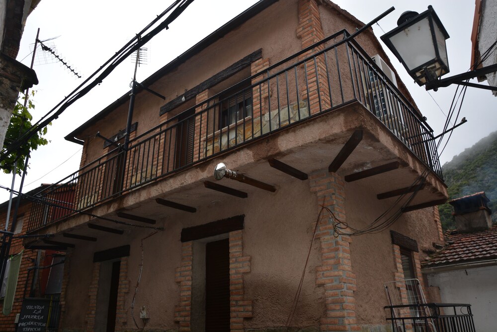Las Casitas Del Bodegon — 4-Star Luxury Hotel in Nunomoral, Spain