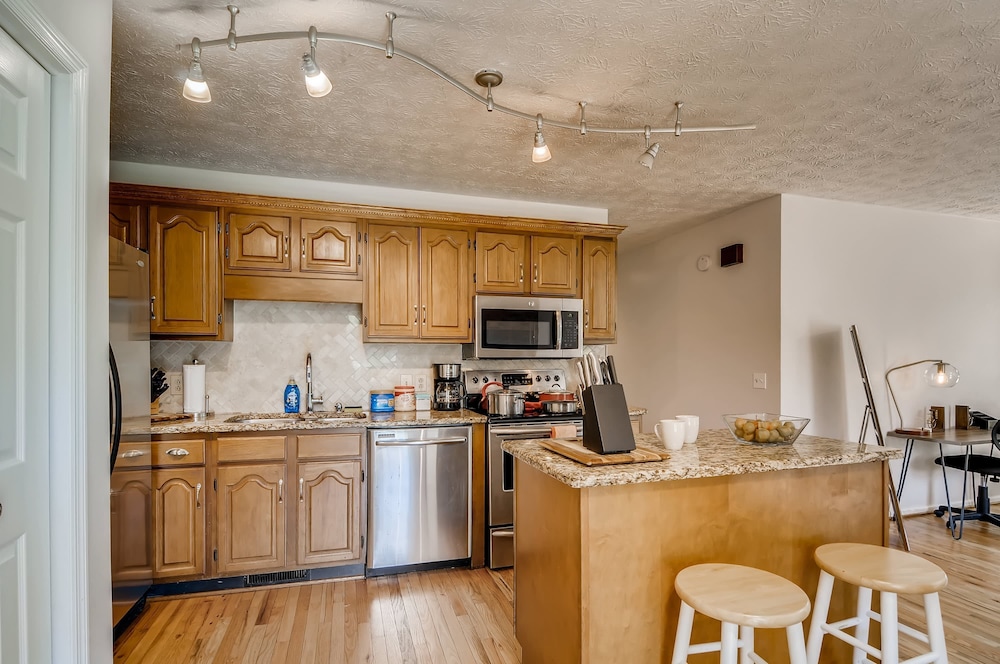 3BR 2bath Gorgeous Country Near Nashville F1 in Franklin, United States