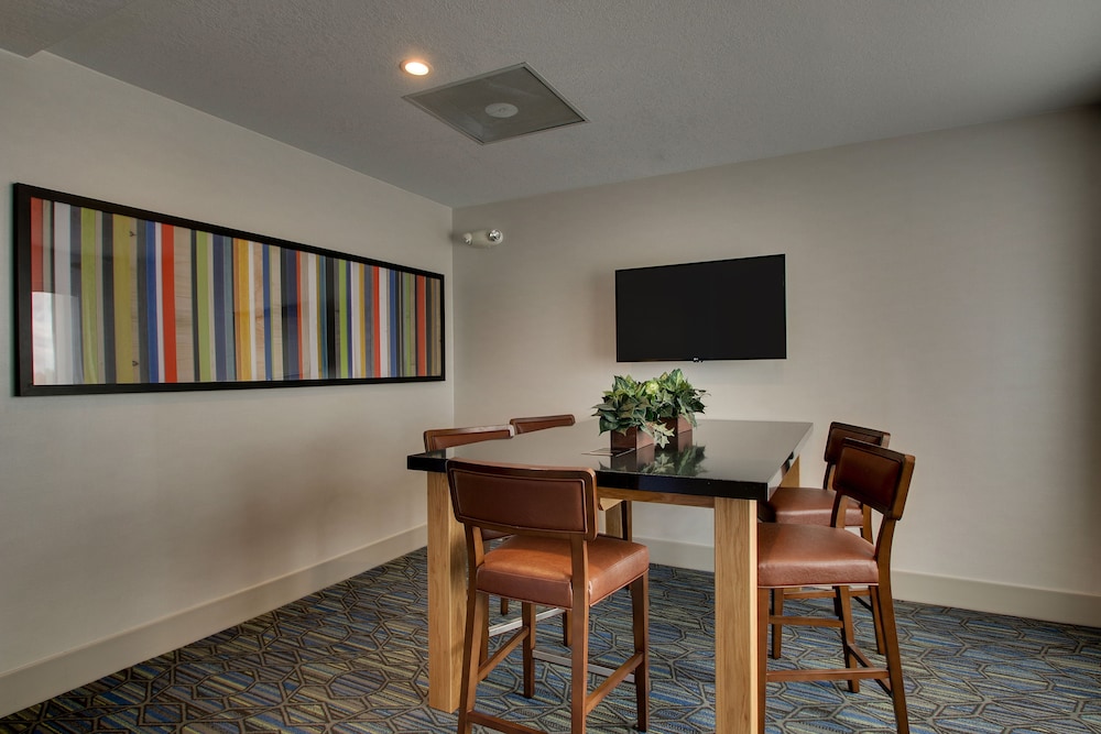 Holiday Inn Express & Suites Morris by IHG - photo 66