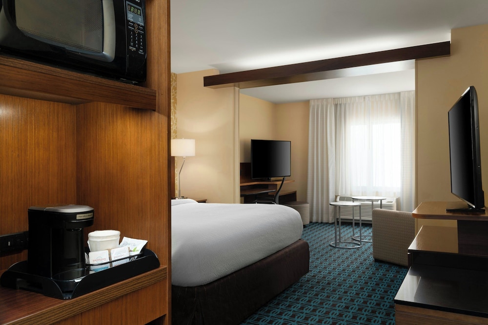 Fairfield Inn & Suites by Marriott London - photo 15