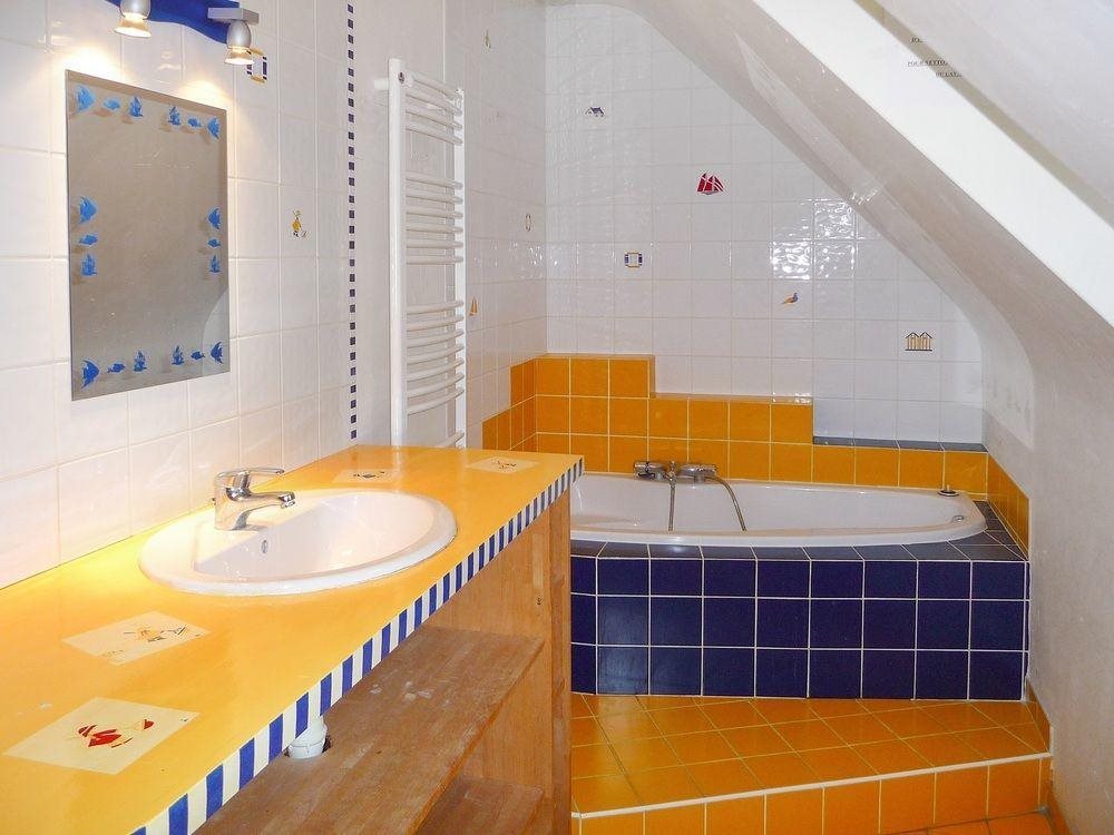 Maison de Caractere a Plougrescant Avec Jardin Et Parking. — 4-Star Luxury Hotel in Plougrescant, France