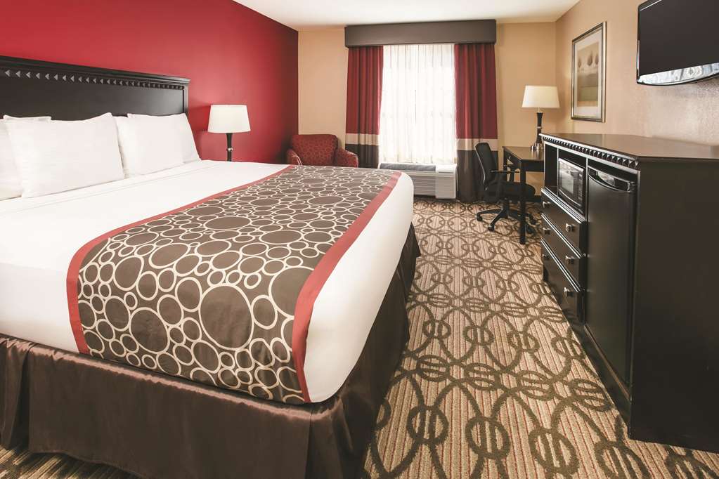 La Quinta Inn & Suites by Wyndham Dallas Mesquite - photo 21