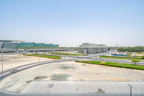 VIP Experience Dubai Nad Al Sheba at Prime Views Opposite Al Meydan Hotel Modern Luxury Apartment — 4-Star Luxury Hotel in Dubai, United Arab Emirates