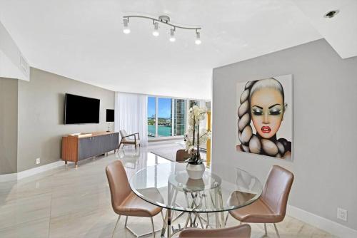 Sun Kissed & Sunshine Direct Water and City Views — 4-Star Luxury Hotel in Miami, United States