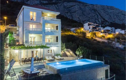 Cozy Home In Makarska With Sauna — 5-Star Luxury Hotel in Makarska, Croatia