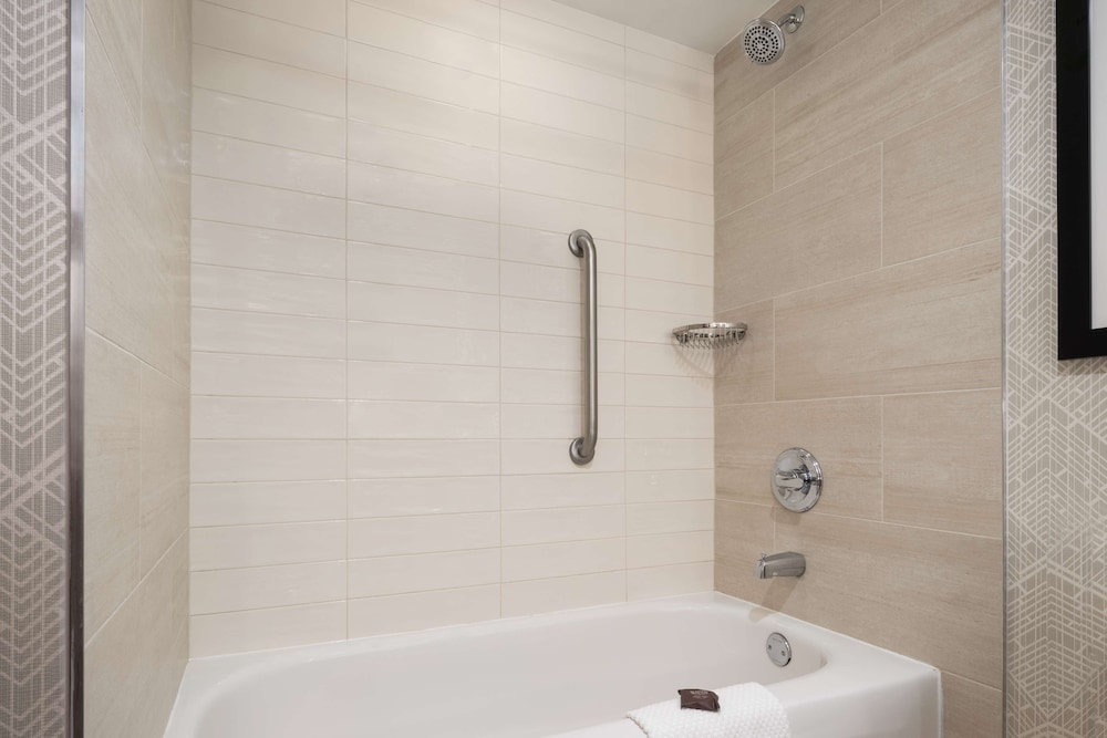 Embassy Suites by Hilton Portland Airport - photo 26