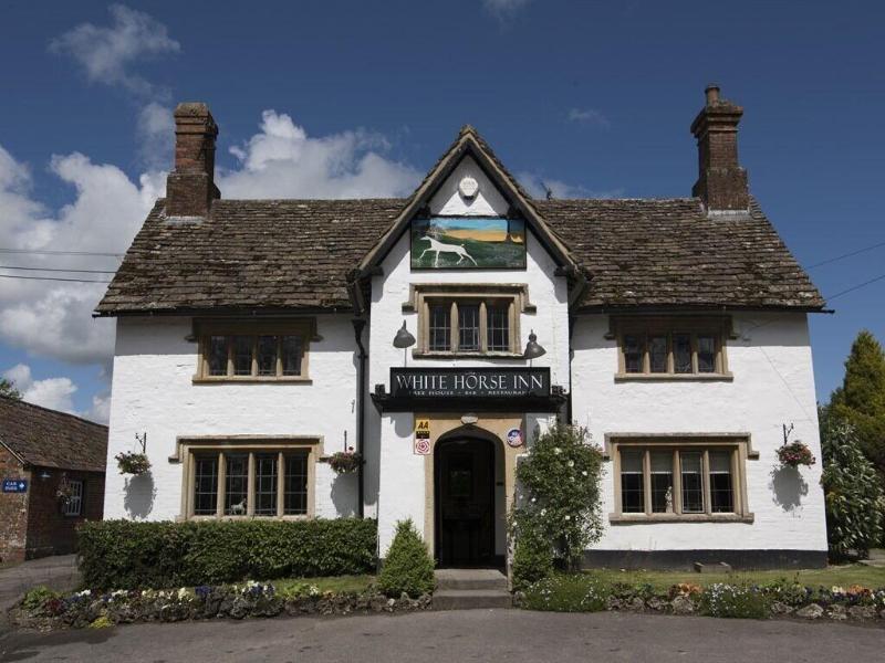 The White Horse Inn — 4-Star Luxury Hotel in Calne, United Kingdom