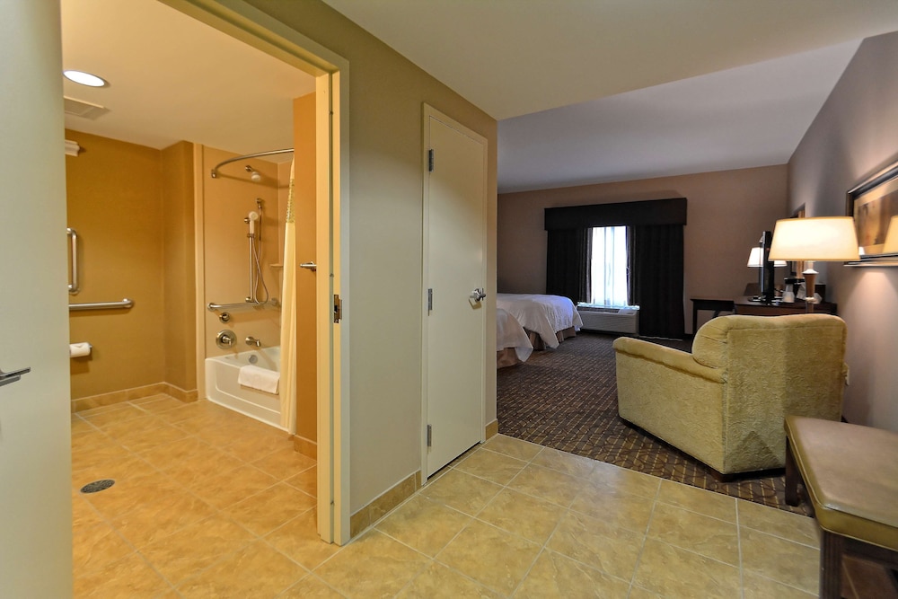 Hampton Inn Geneseo - photo 29
