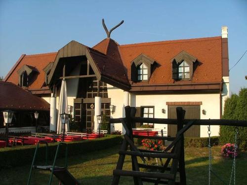 Agas Vendeghaz - carbon neutral hotel in Csopak