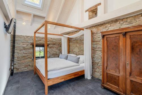 Glamorous Cottage Chimney Sauna — 4-Star Luxury Hotel in Dahlem, Germany