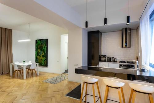 Super Cozy Stylish Apartment For 4 In Tbilisi