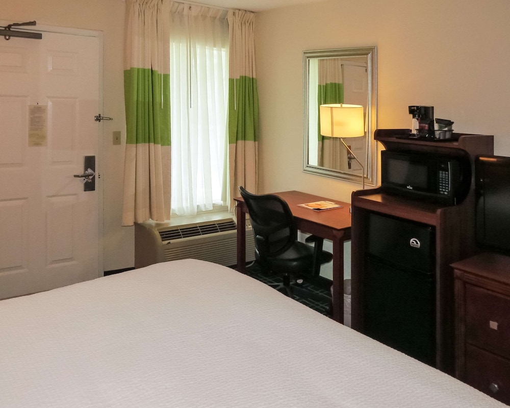 Quality Inn Cranberry Township - photo 12