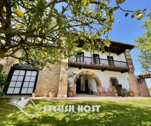 Las Branas Casona Stylish Host San Vicente de la Barquera in San Vicente De La Barquera, Spain