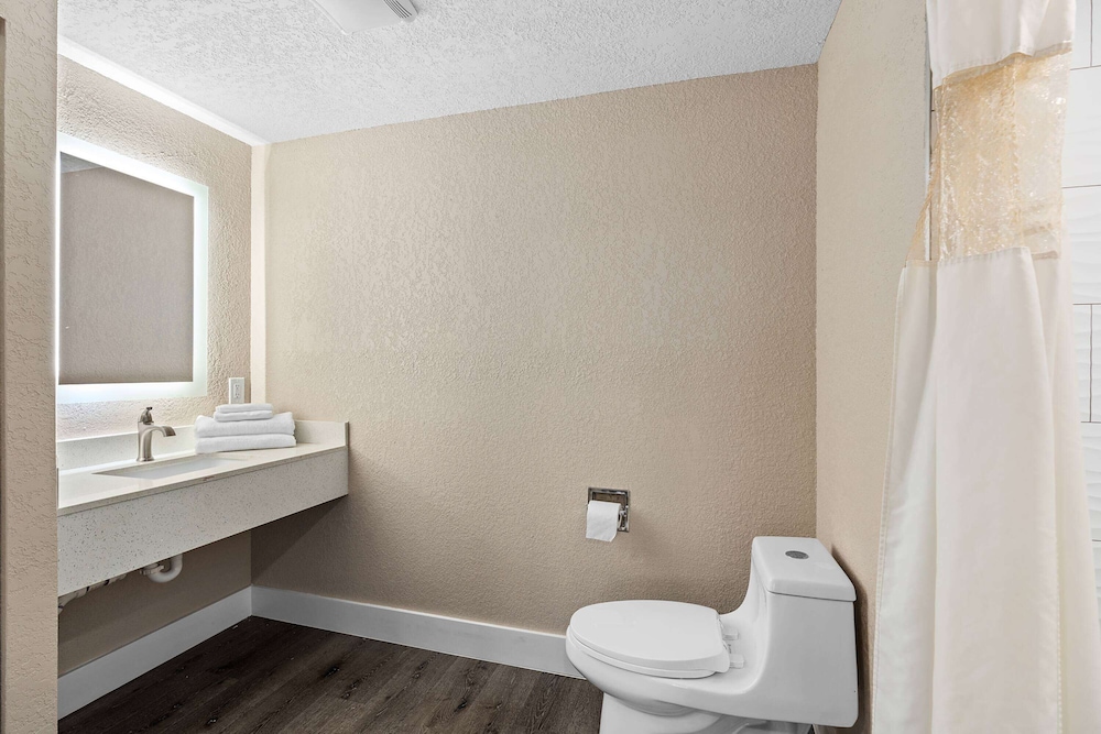 Super 8 by Wyndham Kissimmee Orlando - photo 29