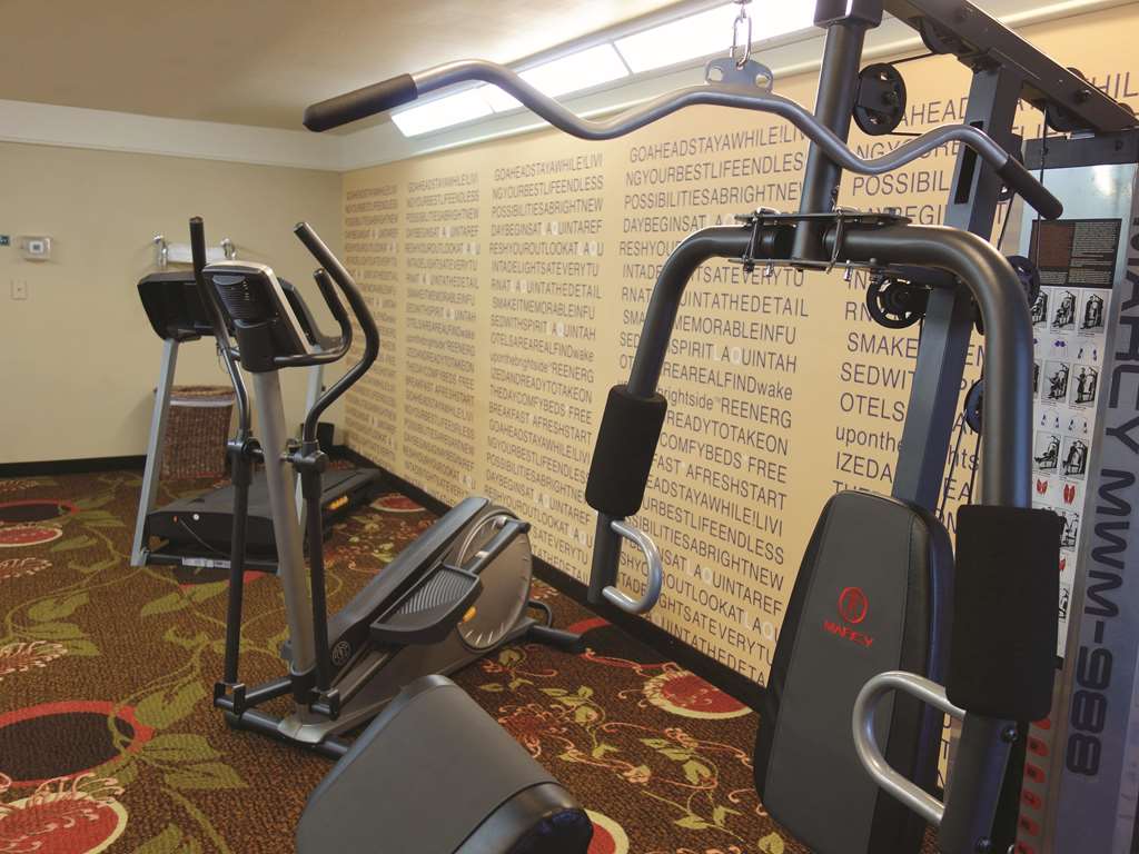 La Quinta Inn & Suites by Wyndham Seguin - photo 10