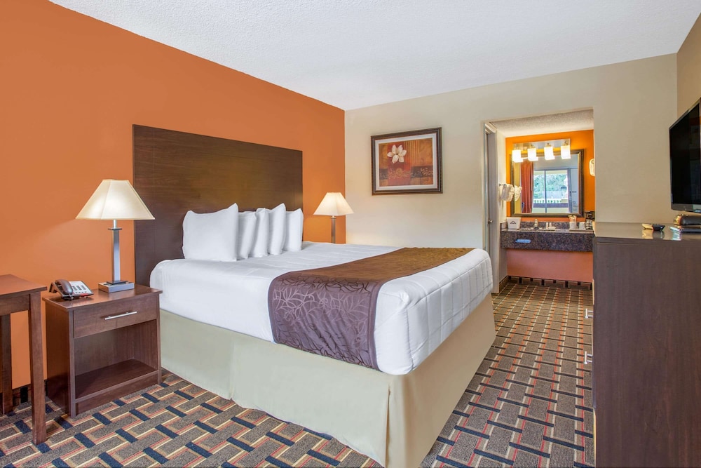 Days Inn by Wyndham Brooksville Dade City - photo 9