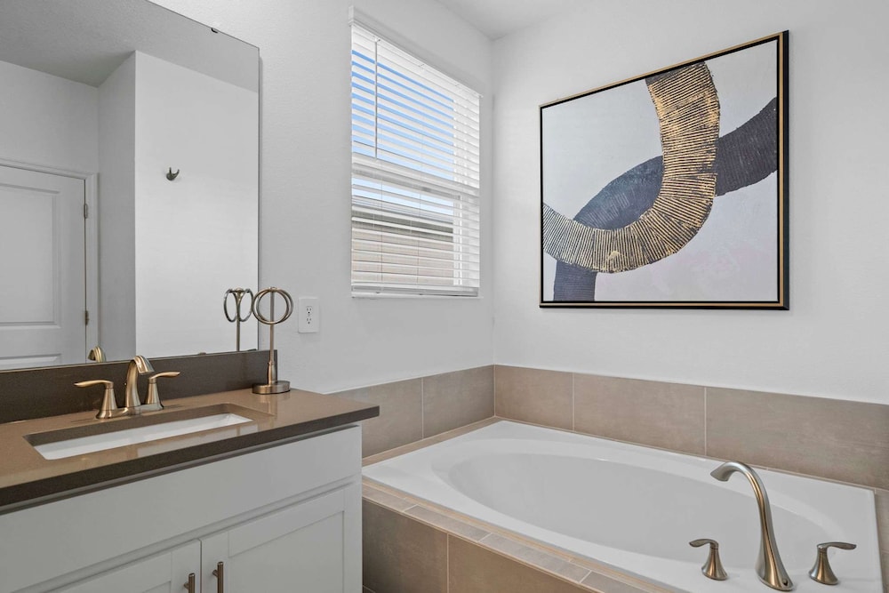 Chic Spacious 5BR Retreat Near Disney - photo 31