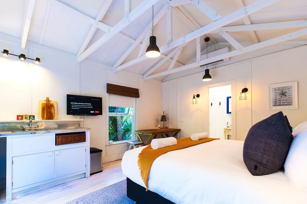 Enchanted Valley Secret Cottage — 4-Star Luxury Hotel in Auckland, New Zealand