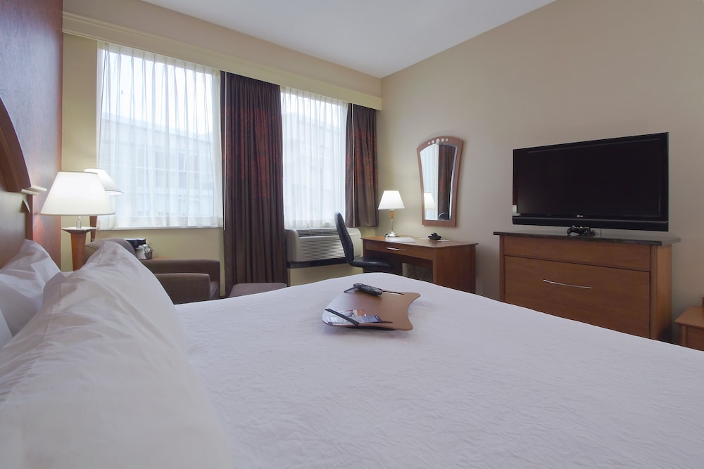Hampton Inn & Suites Columbus Downtown - photo 14