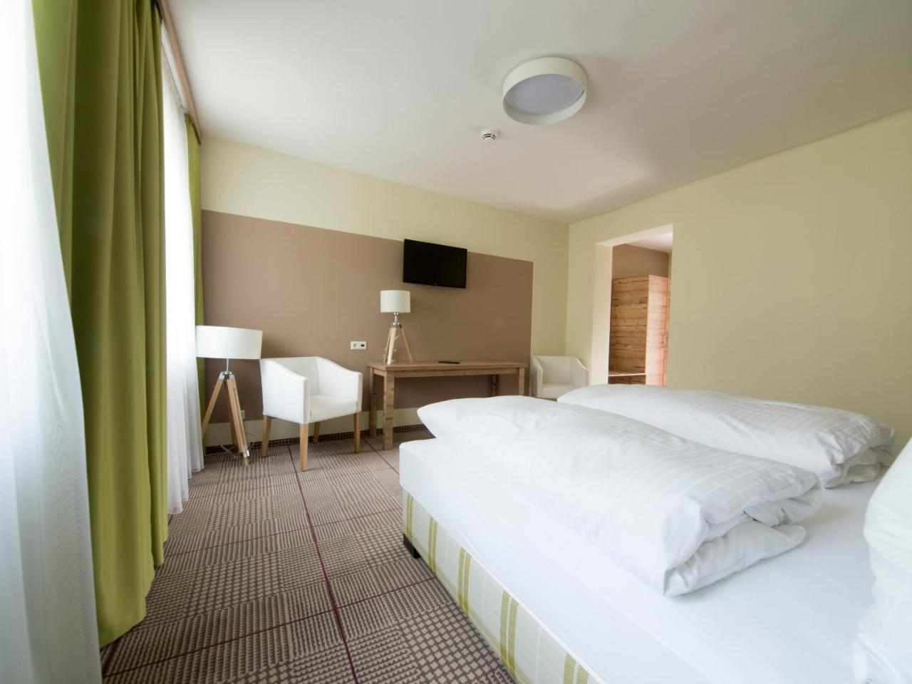 Landgasthof Zum Goldenen Hirschen pet-friendly hotel Stetteldorf Am Wagram