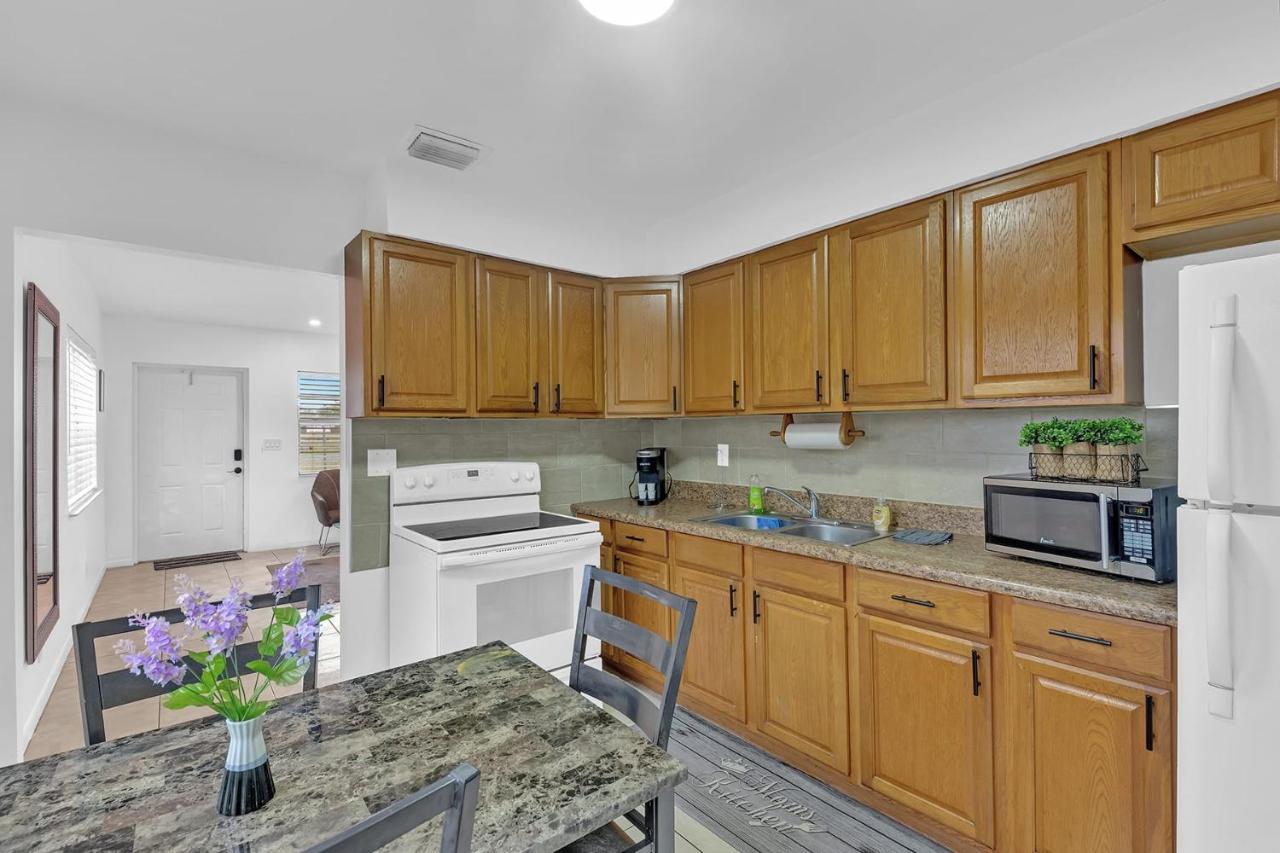 2 Bedroom House Minutes from Beach and Casino - photo 6