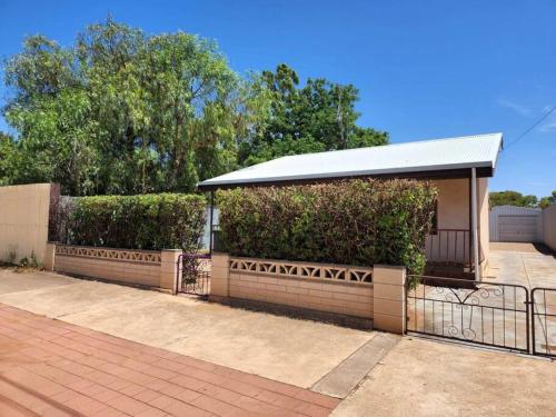 The House with the Purple Gate — Broken Hill — photo 3