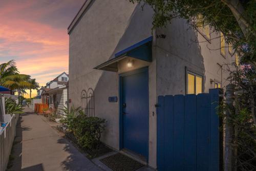 Mission Bay Condo Steps to Sand Dining AC Parking & Shops — 4-Star Luxury Hotel in San Diego, United States