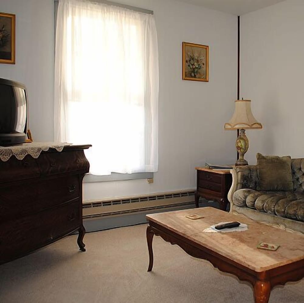Crestmont Inn - photo 30