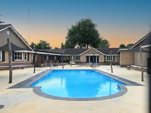 Forest Cabin with Pets — 4-Star Luxury Hotel in Voorthuizen, Netherlands