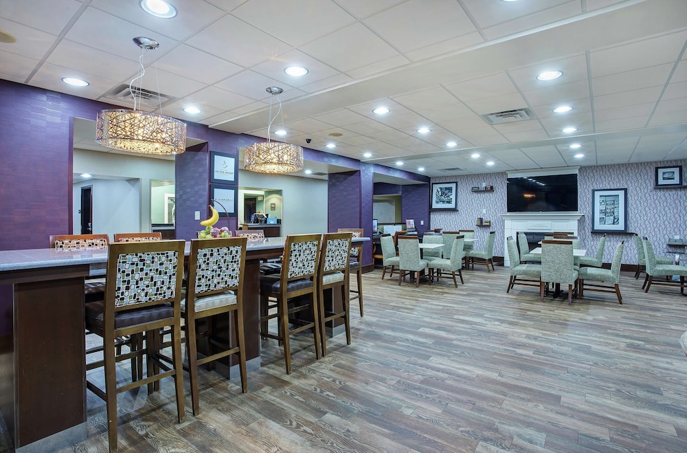 Hampton Inn Cullman - photo 7