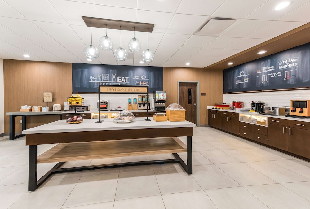 Hampton Inn & Suites Benton Harbor - photo 35