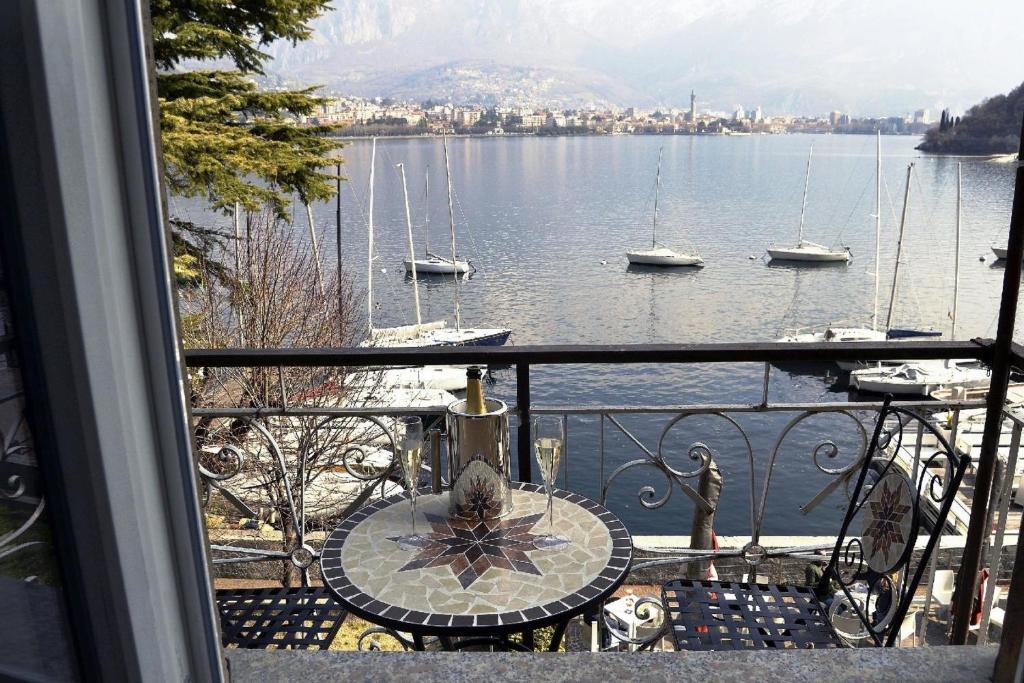 PARE BAY Como Lake Holiday Apartment Amazing Lake View — 4-Star Luxury Hotel in Valmadrera-Caserta, Italy