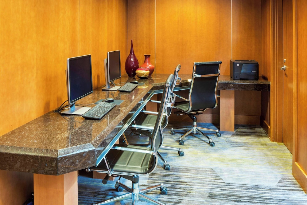 Courtyard by Marriott Boston Logan Airport - photo 37
