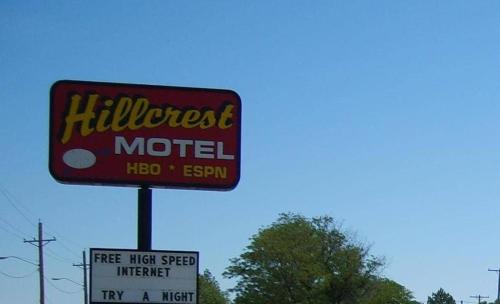 Hillcrest Motel - photo 2