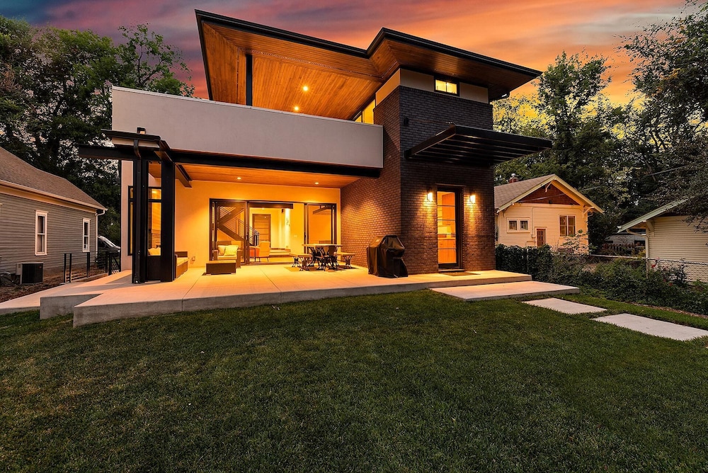 Relaxing in Paradise w Private Roof Top Deck in Fort Collins, United States