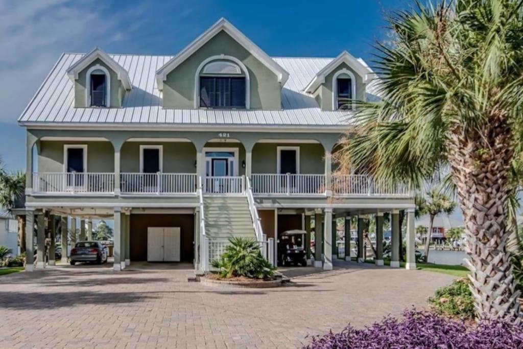Chateau on Colony Cove — 4-Star Luxury Hotel in Dauphin Island, United States
