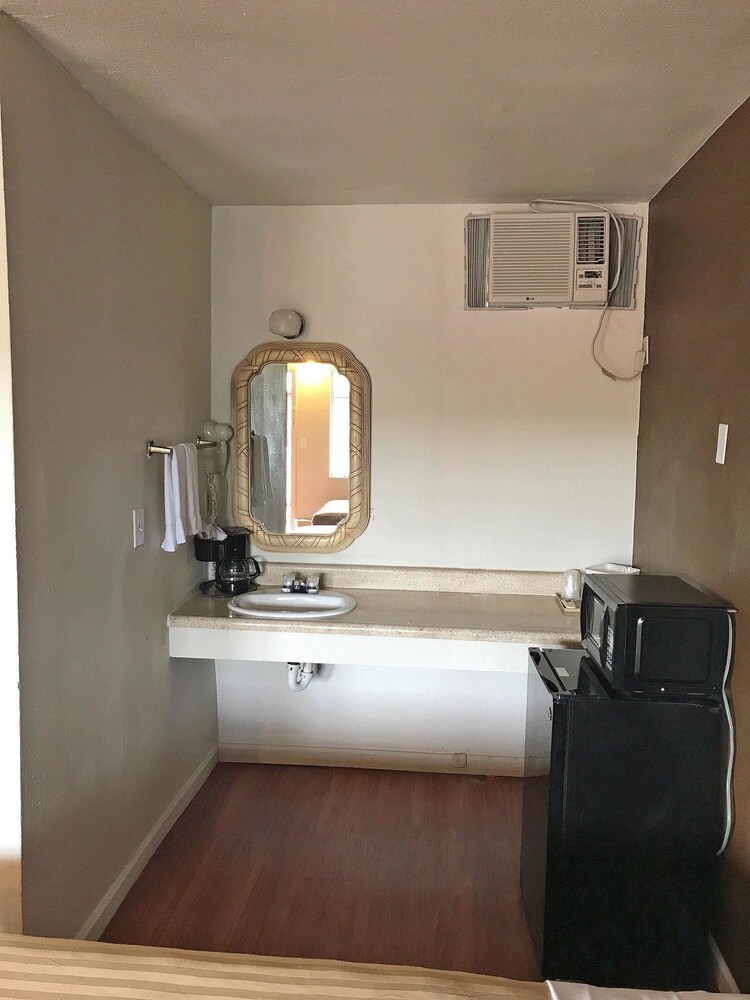 Americas Best Value Inn Holbrook - photo 9
