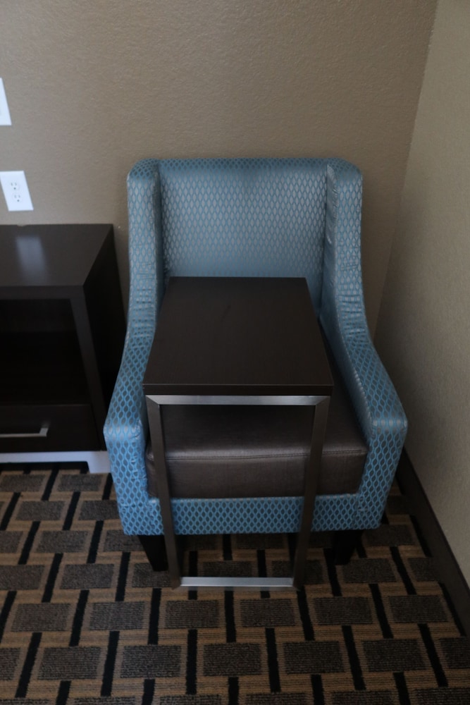 West Worth Inn and Suites - photo 12