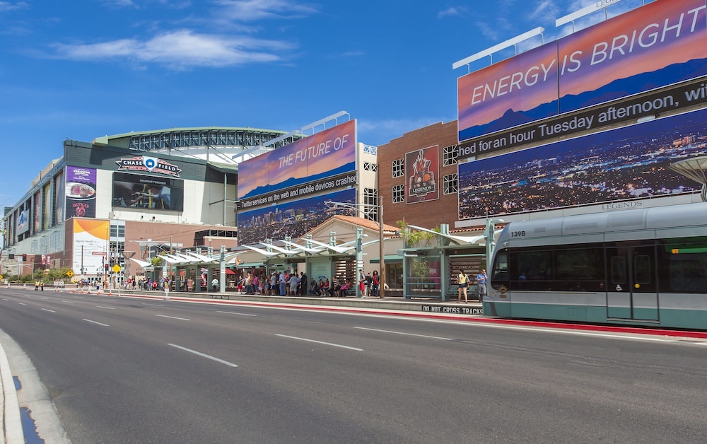 Holiday Inn & Suites Phoenix Airport North by IHG - photo 66