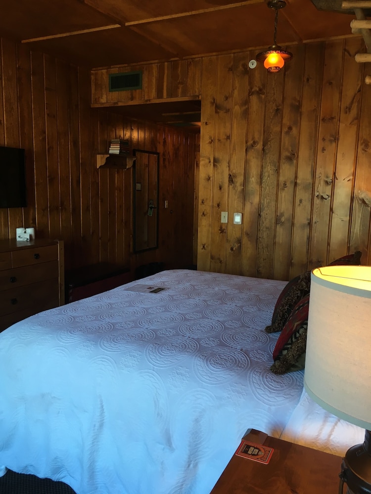 McMenamins Kalama Harbor Lodge - photo 16