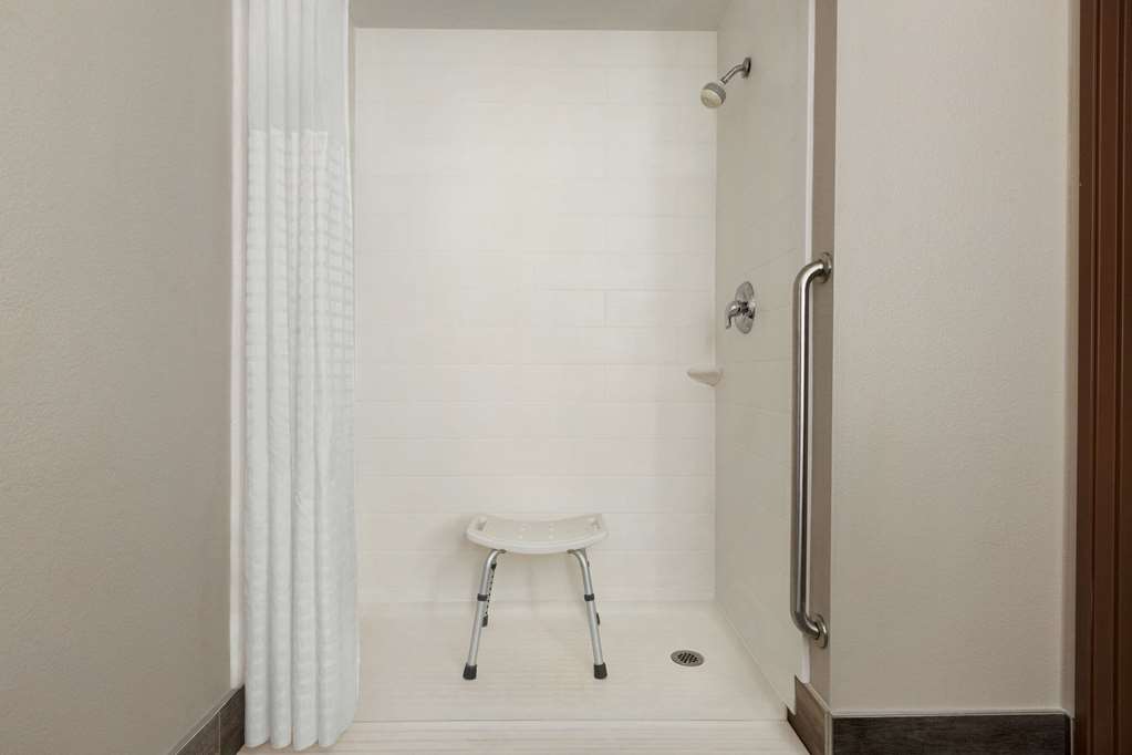 La Quinta Inn & Suites by Wyndham Lackawanna - photo 12