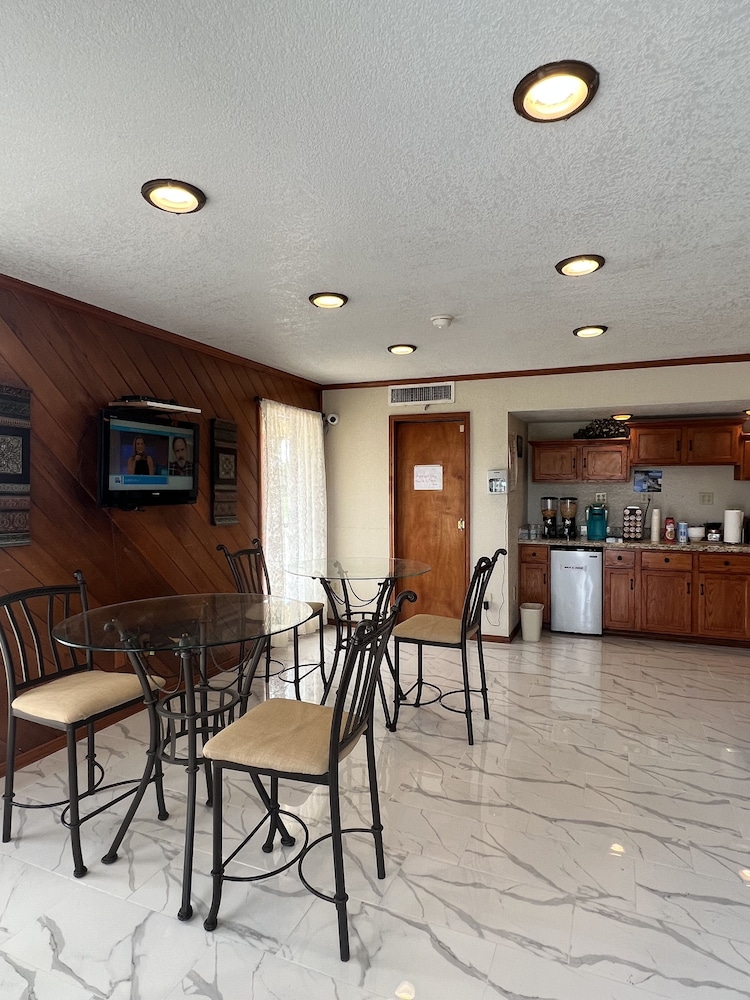 Americas Best Value Inn Edna - photo 2