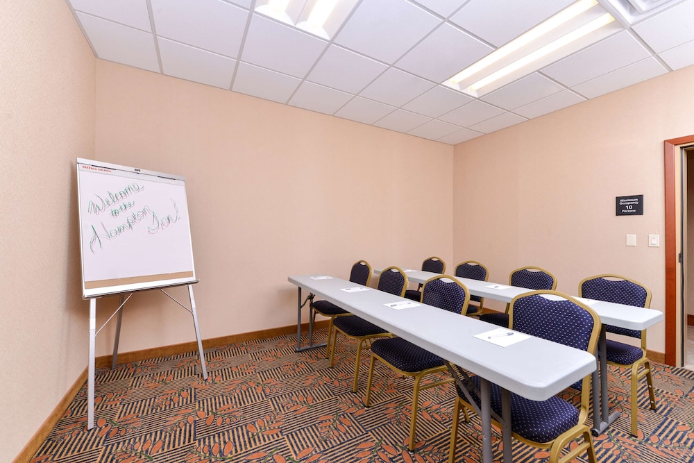 Hampton Inn Evanston - photo 44