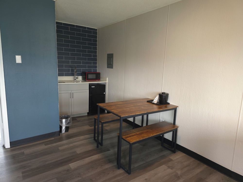 Days Inn & Suites by Wyndham Port Huron - photo 40