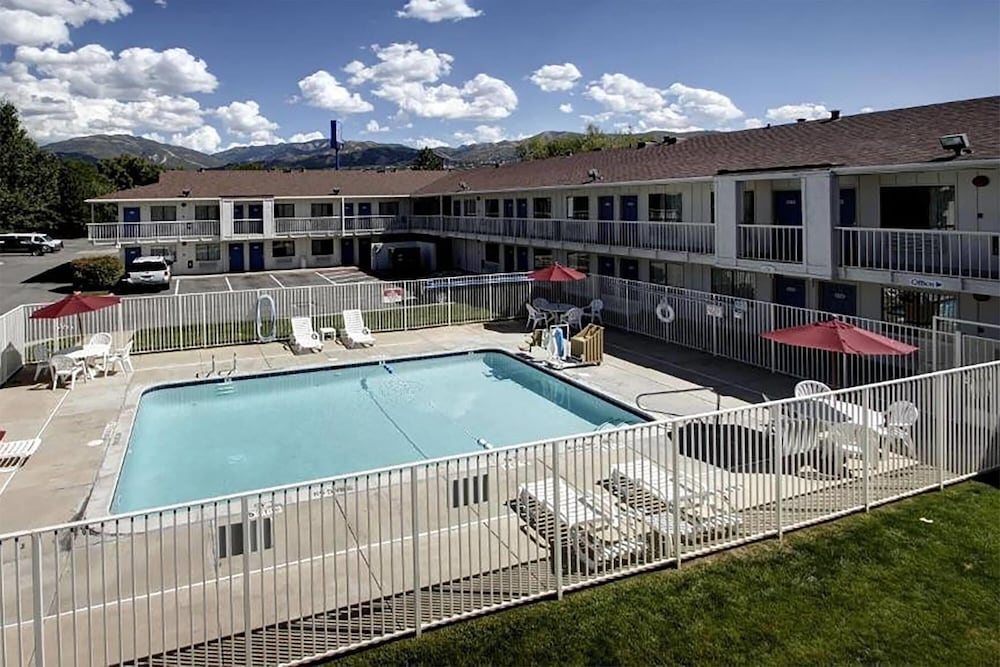 Super 8 by Wyndham Woods Cross Salt Lake City North - photo 31