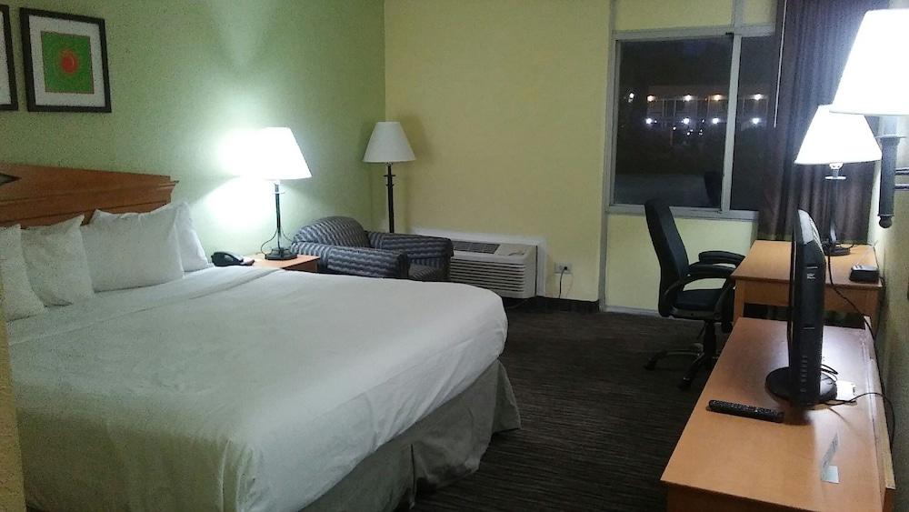 Tru by Hilton Wilmington - photo 3