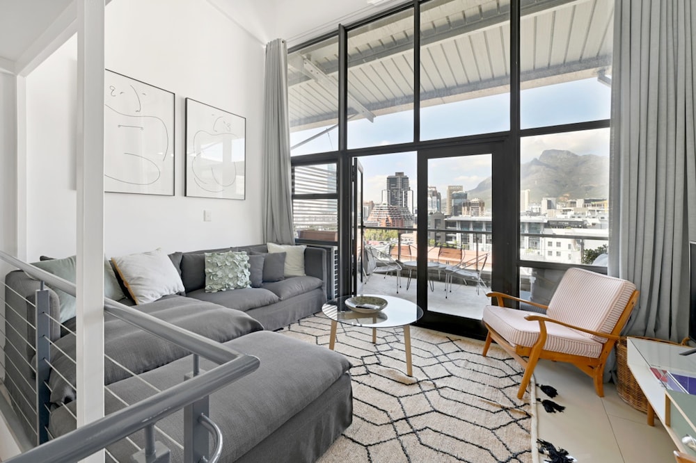 Two Bed Table Mountain Views Central