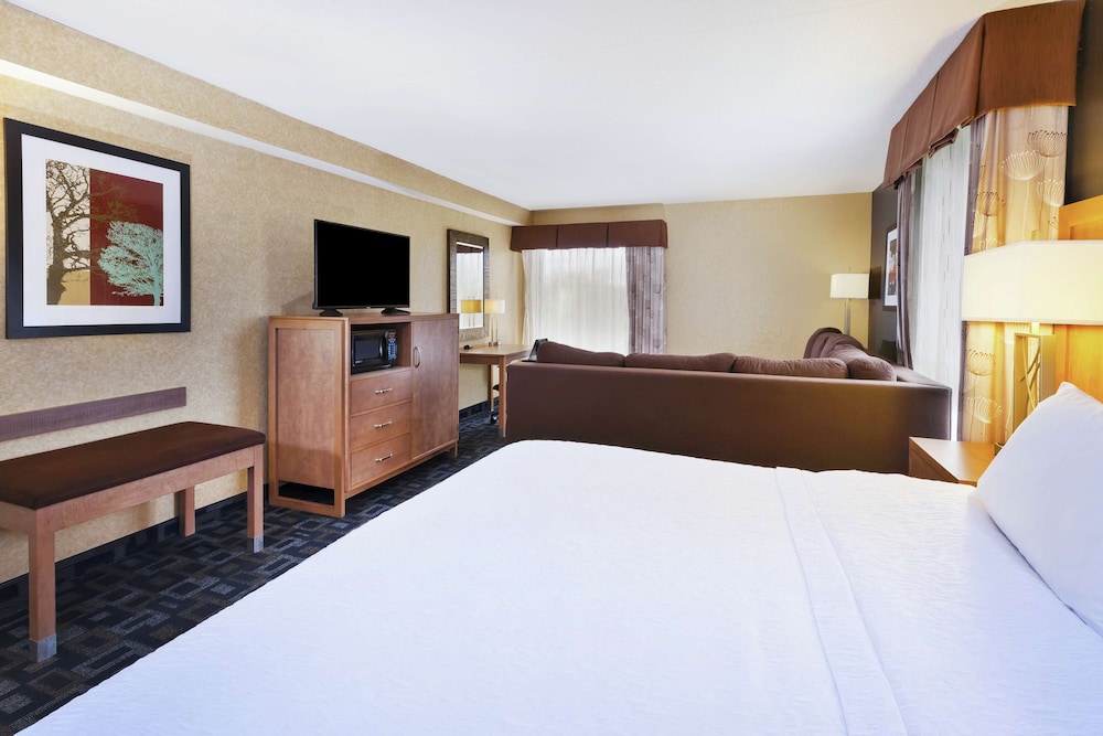 Hampton Inn Clinton - photo 11