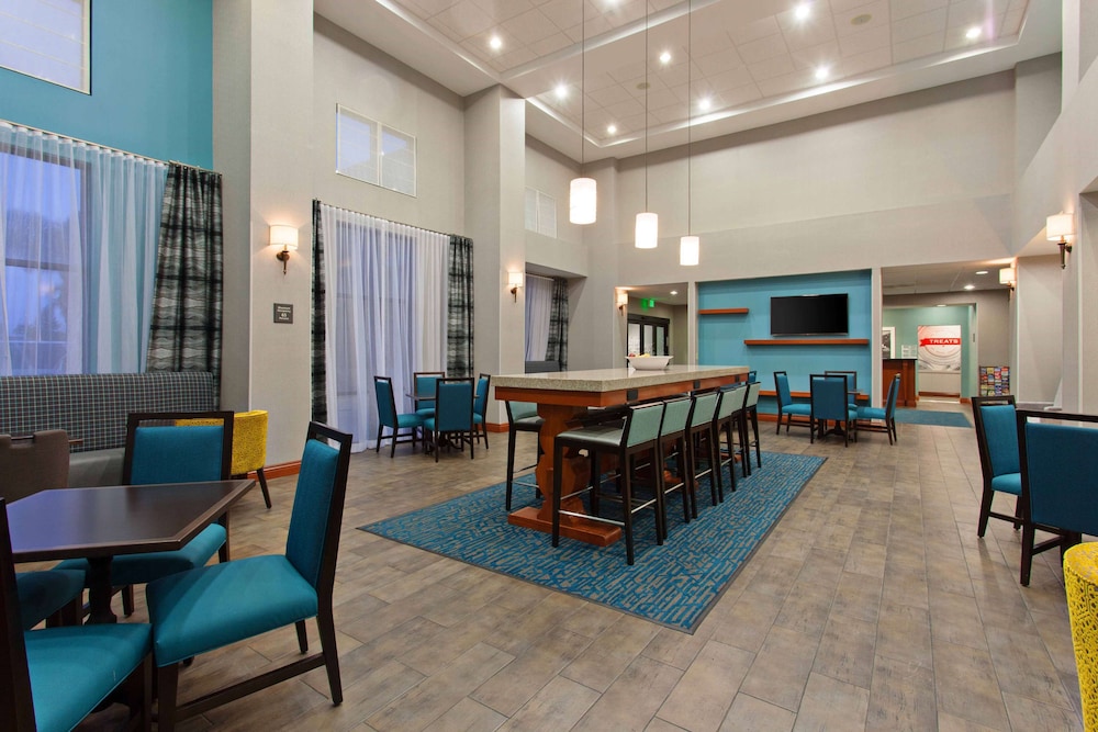 Hampton Inn & Suites Clovis Airport North - photo 22