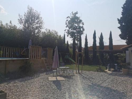 Maison avec piscine dans village provenA al. — 4-Star Luxury Hotel in Courthezon, France